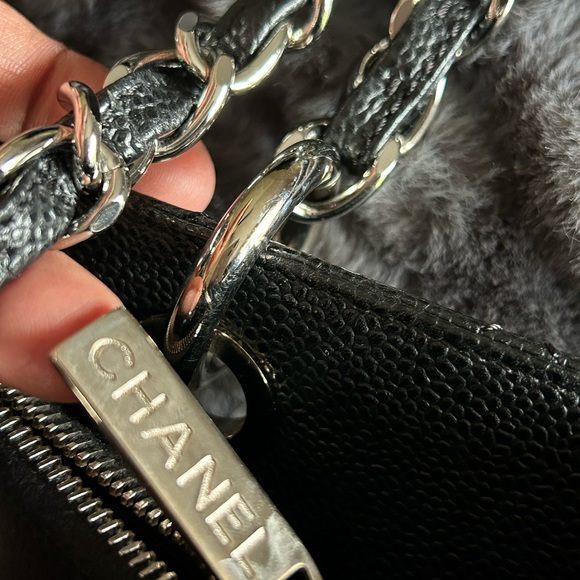 STUNNING!! Authentic Chanel GST in fantastic condition! - Picture 5 of 14